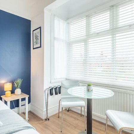 Private Room 4 With Kitchenette By Cb Stays No Minimum Stays Cambridge  Ngoại thất bức ảnh