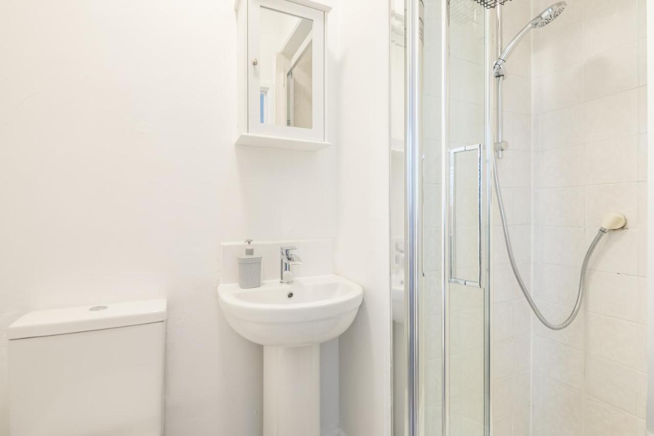 Private Room 4 With Kitchenette By Cb Stays No Minimum Stays Cambridge  Ngoại thất bức ảnh